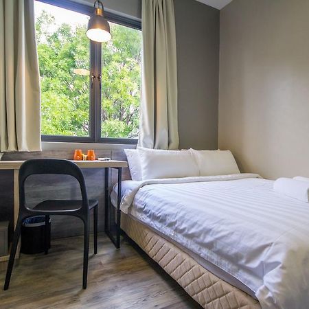 Chariton Hotel Alma Букит-Мертаджам Экстерьер фото