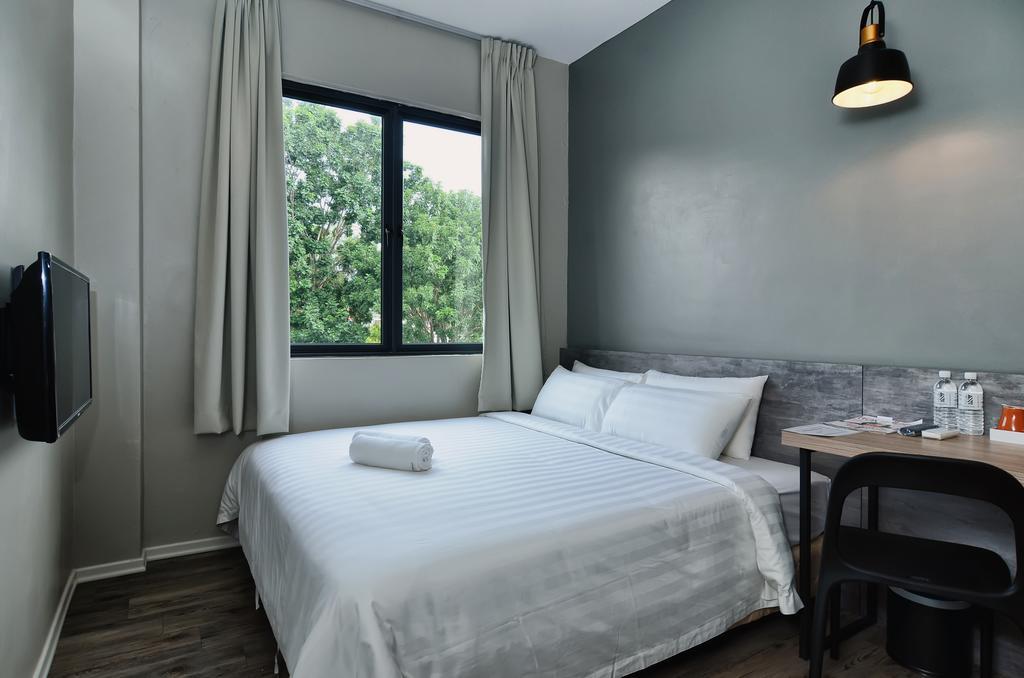 Chariton Hotel Alma Букит-Мертаджам Экстерьер фото