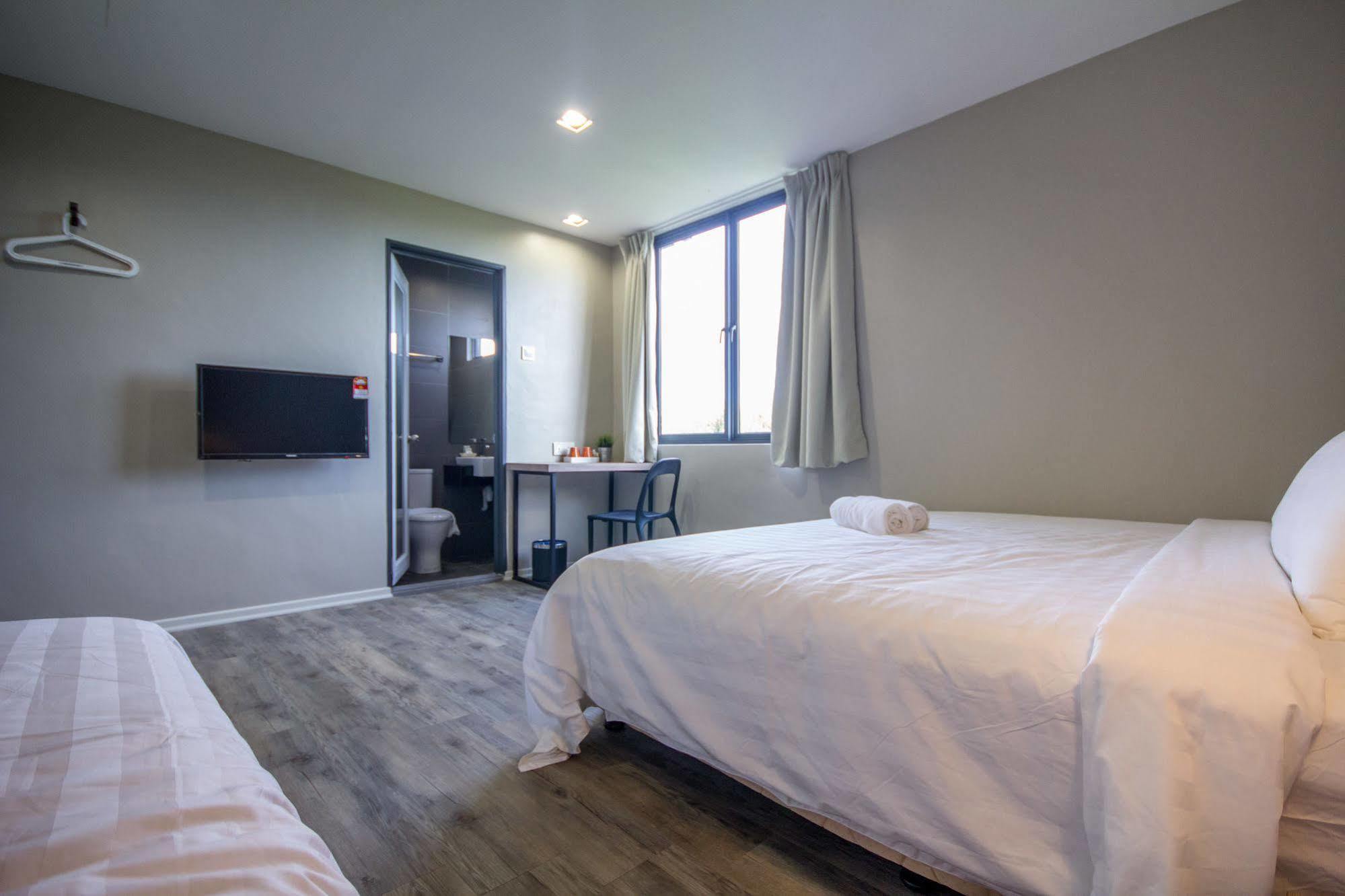 Chariton Hotel Alma Букит-Мертаджам Экстерьер фото