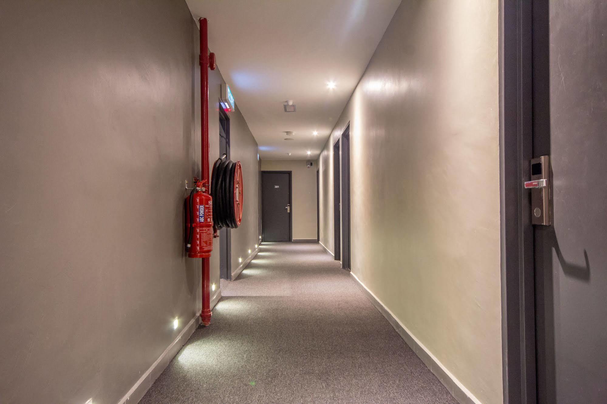 Chariton Hotel Alma Букит-Мертаджам Экстерьер фото